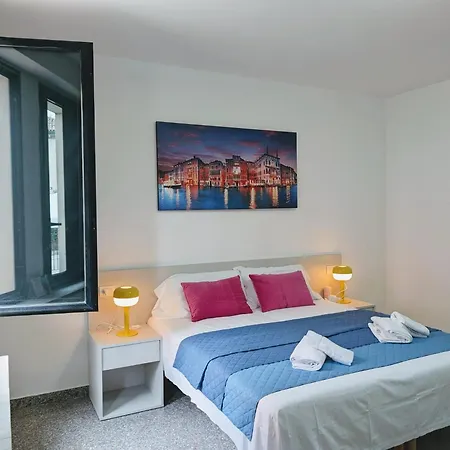 Venice Luxury Μαργκέρα