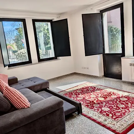 Luxury Apartment *