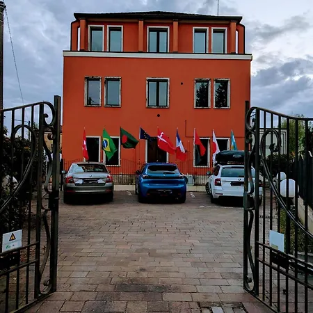 Luxury Apartment *